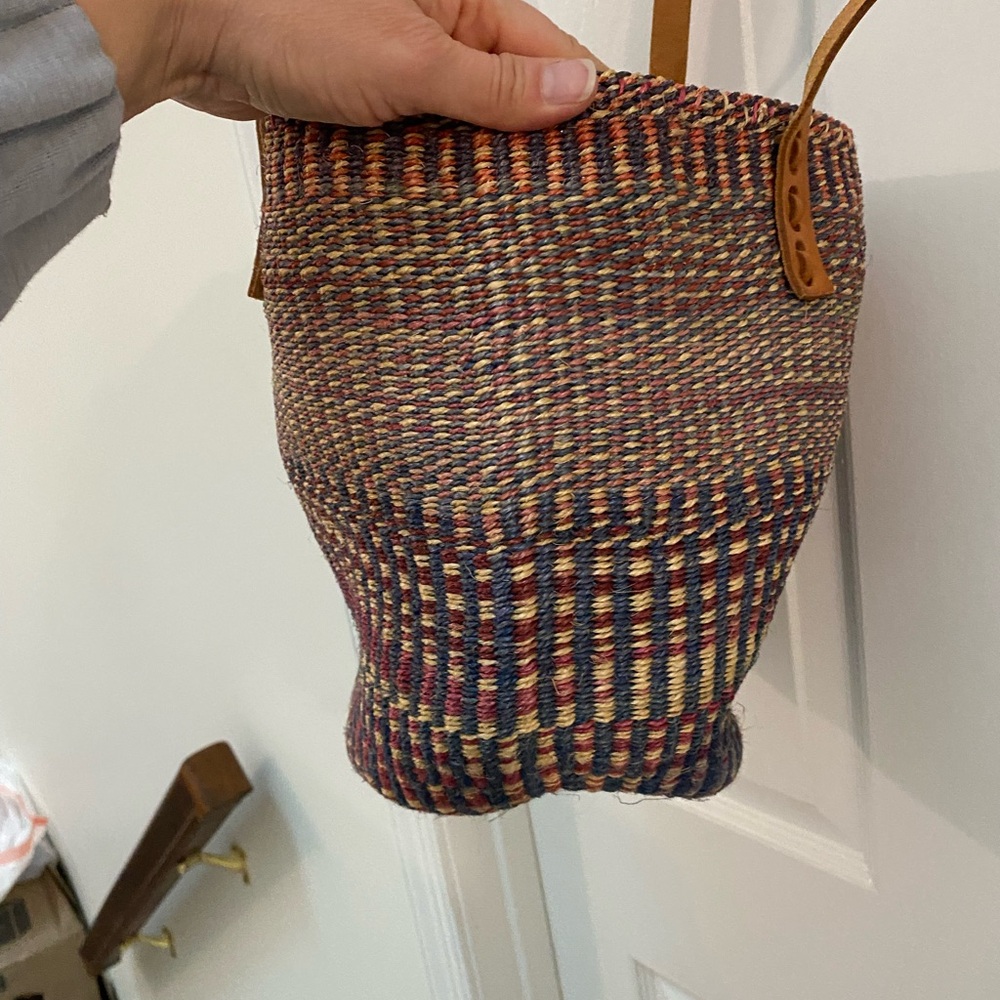 Handwoven Vintage Multi-Color African Sisal Market Tote w Tan Shoulder Straps - Picture 4 of 10